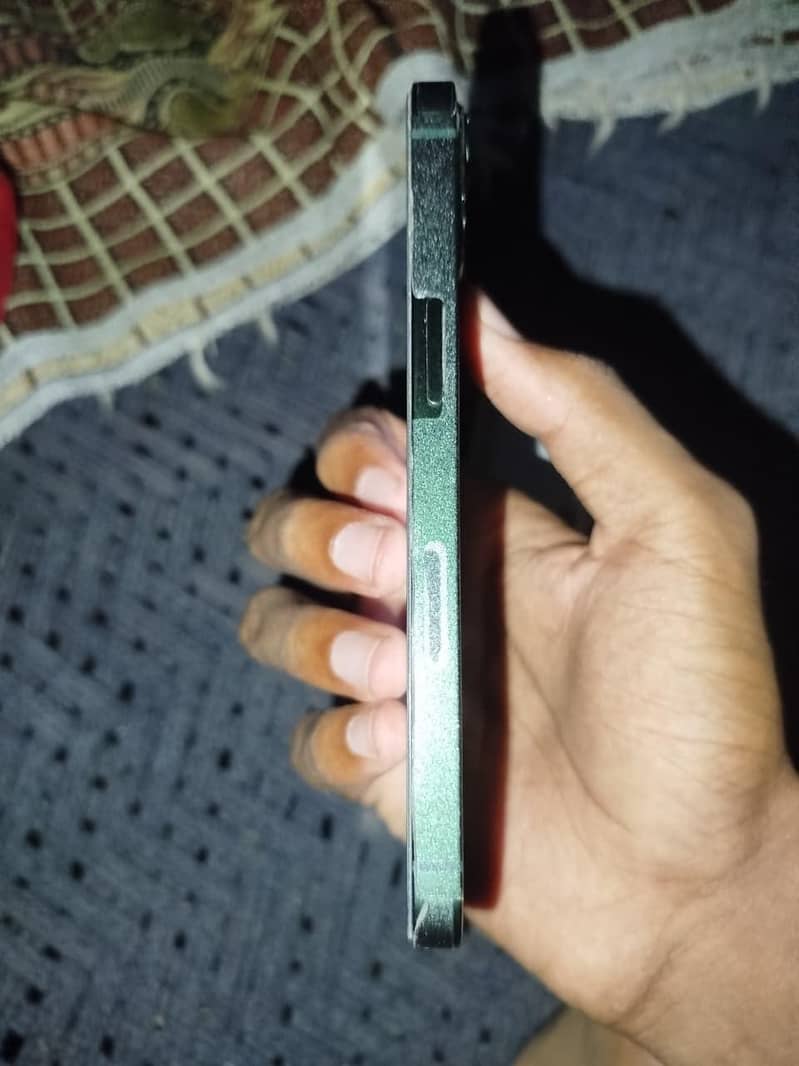 Apple iPhone 13 3