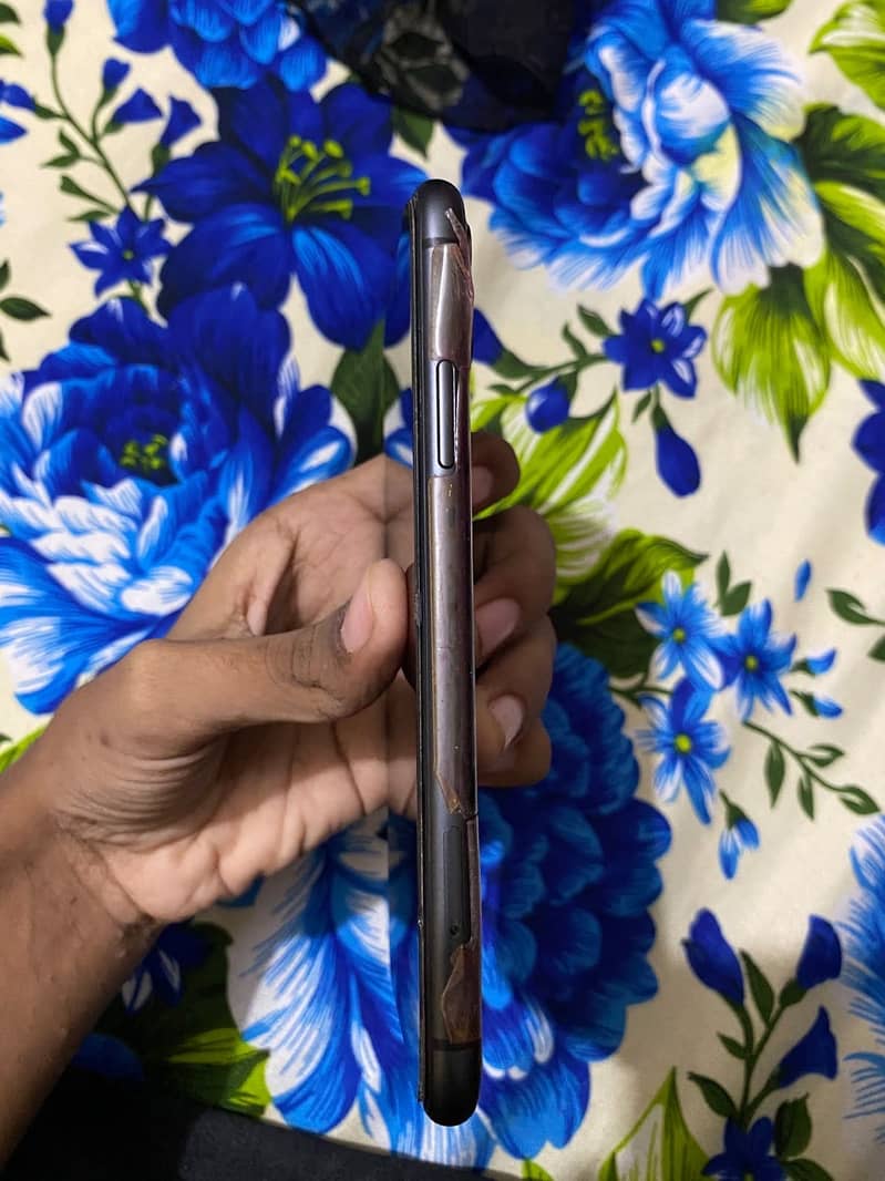Apple iPhone 11 3