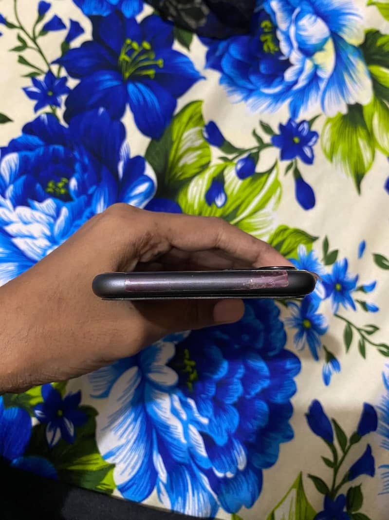 Apple iPhone 11 5