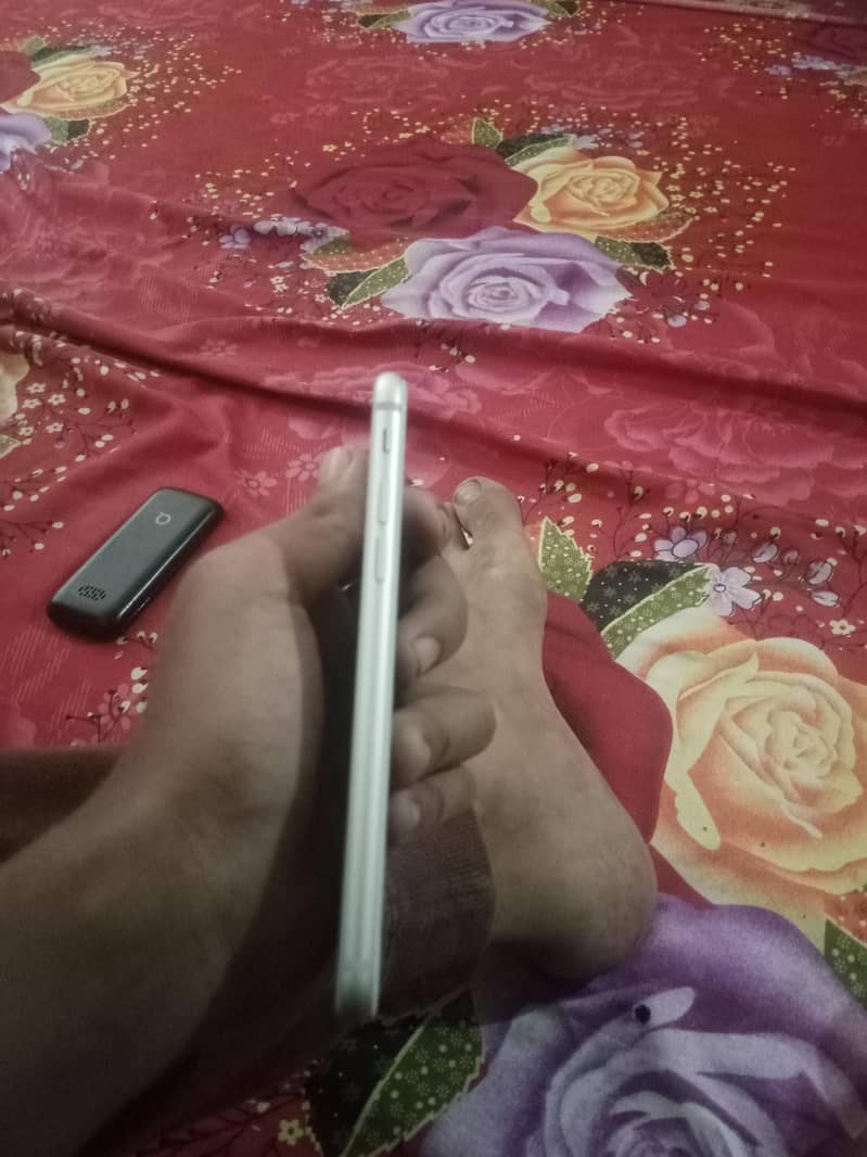 Apple iPhone 8 1