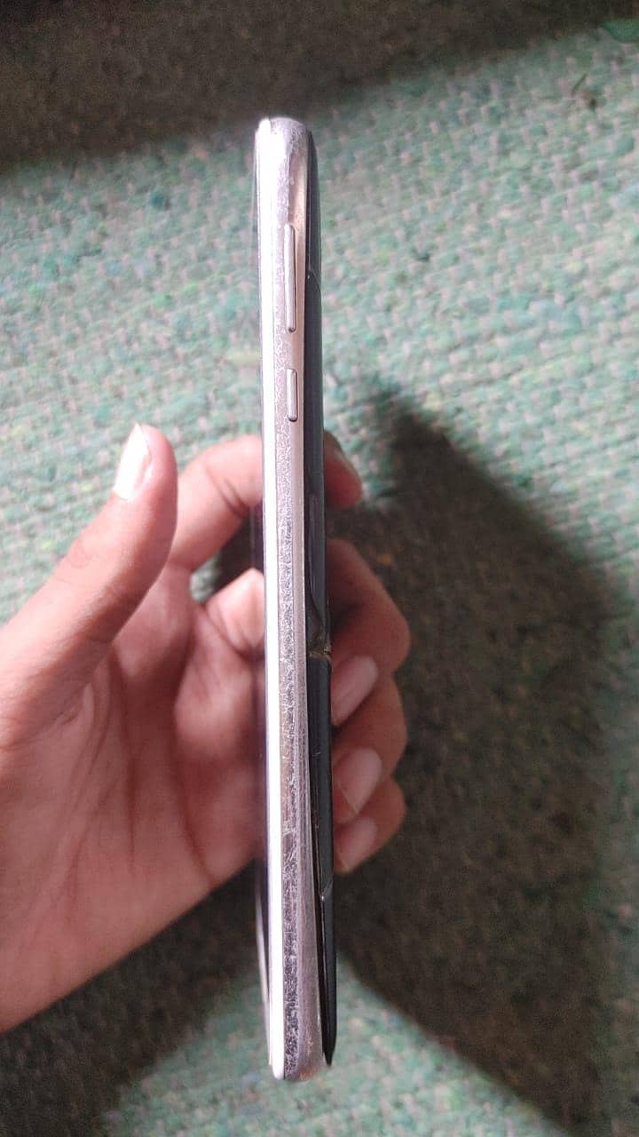 Sharp Aquos R2 1