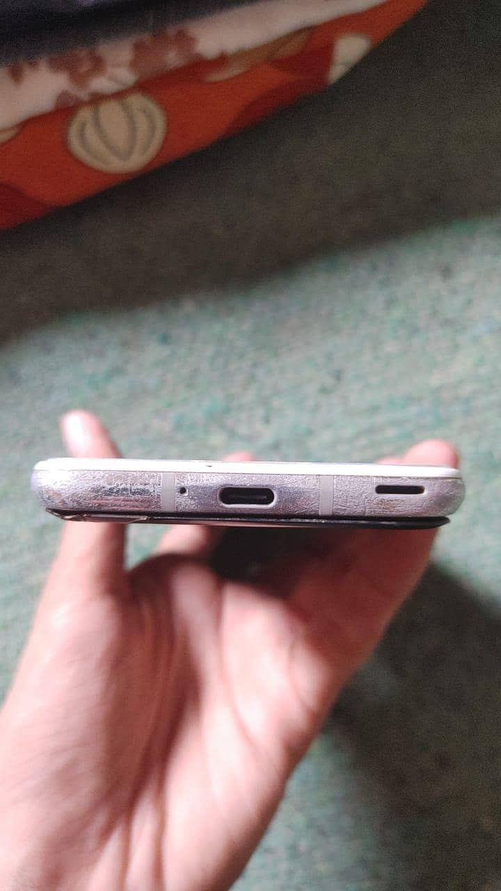 Sharp Aquos R2 3