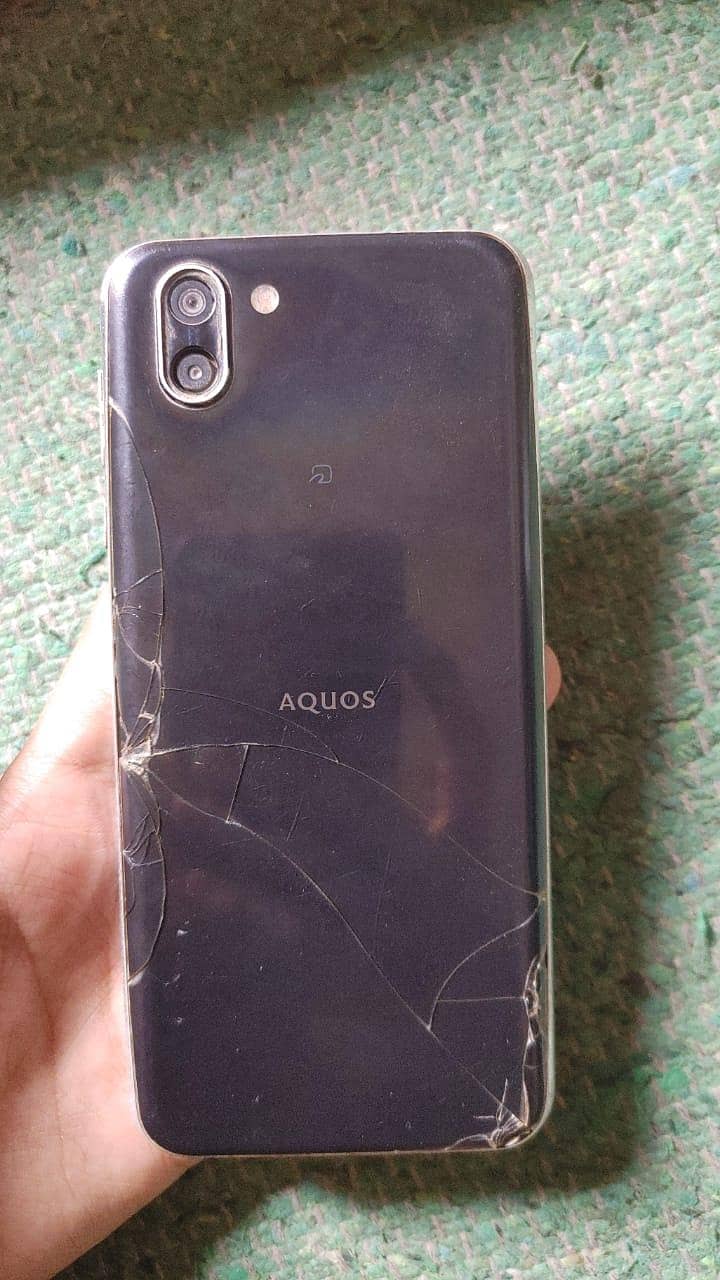 Sharp Aquos R2 4