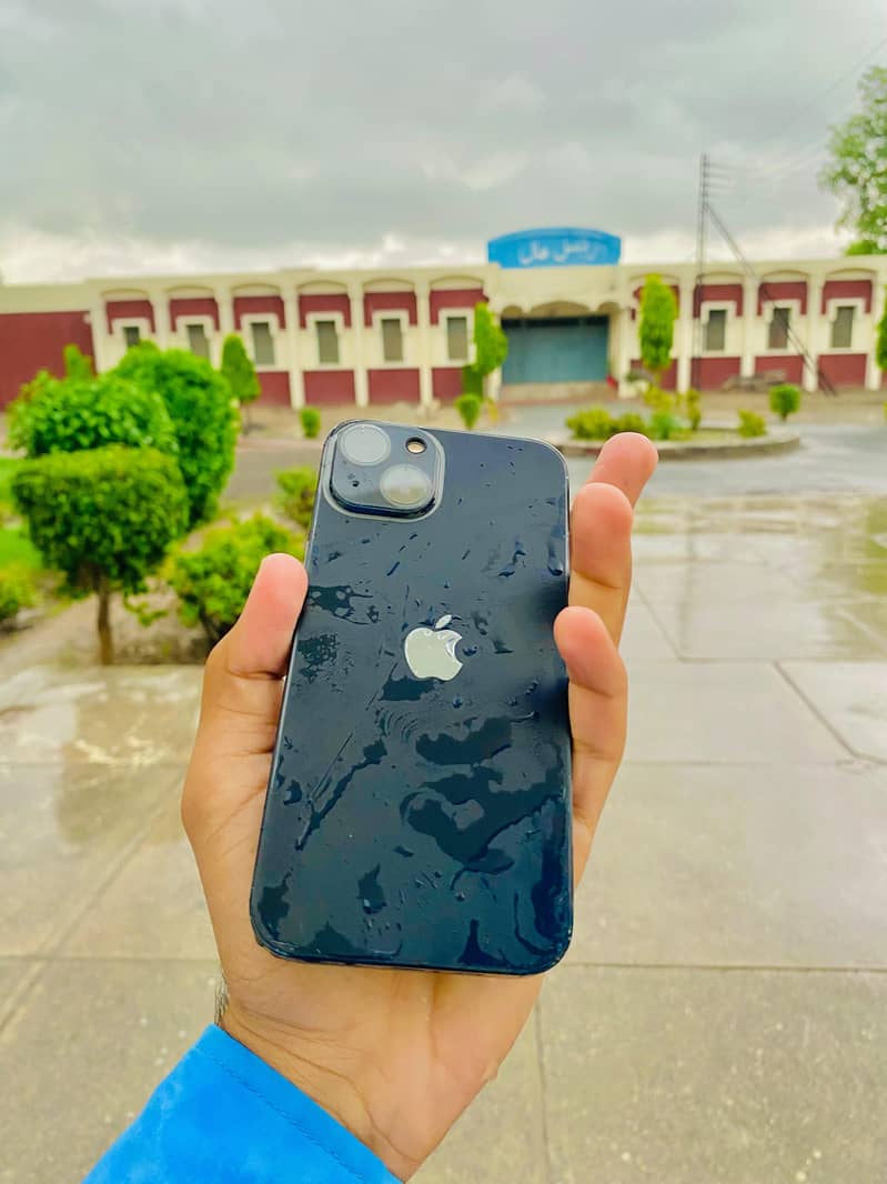 Apple iPhone 13 1