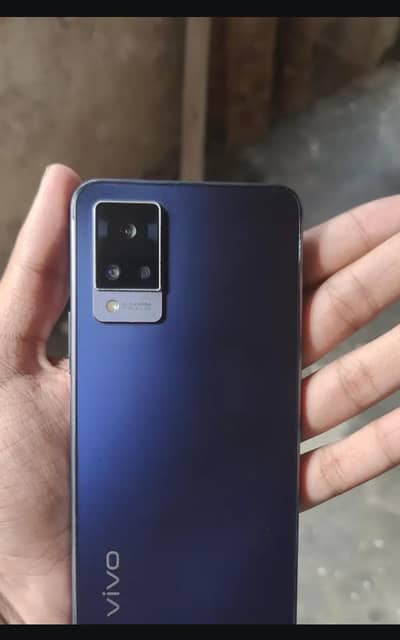 Vivo V21