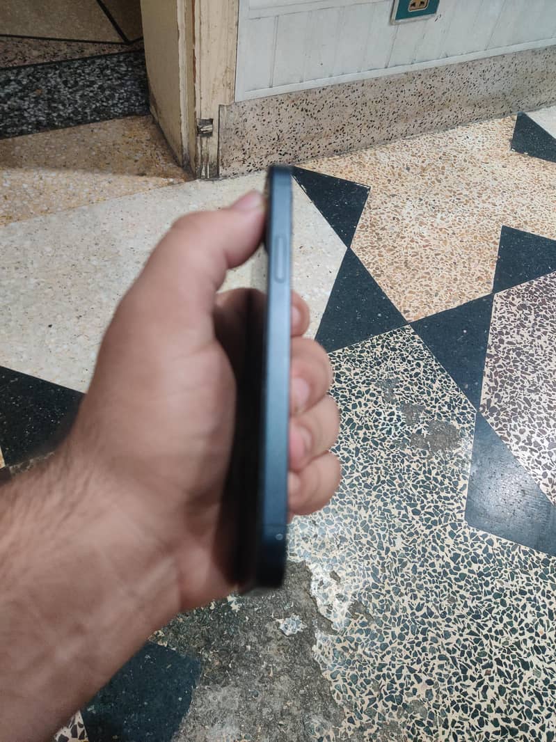 Apple iPhone 12 3