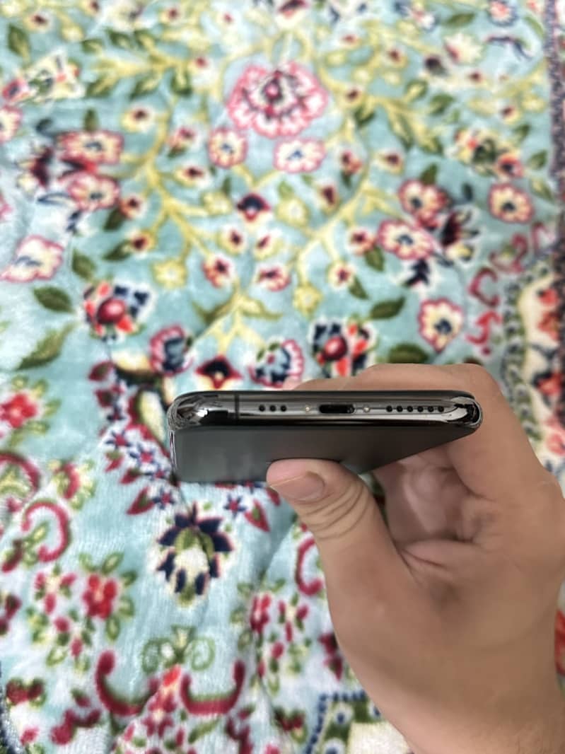 iPhone 11 PRO 4