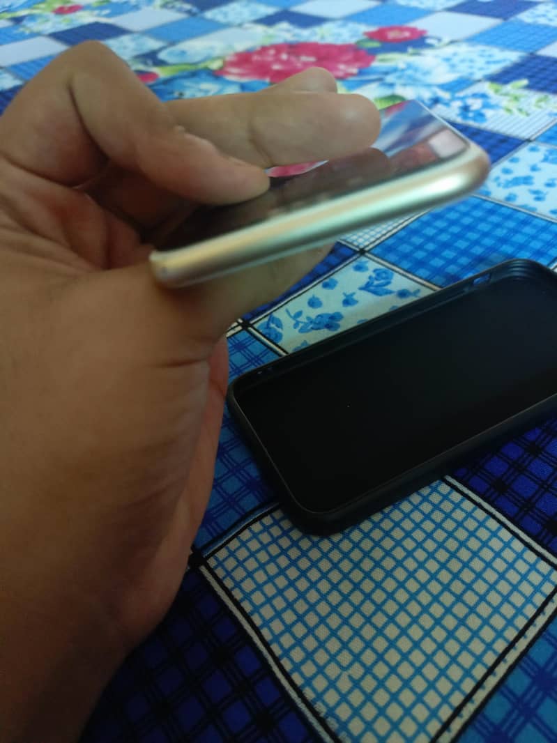 Apple iPhone 7 2