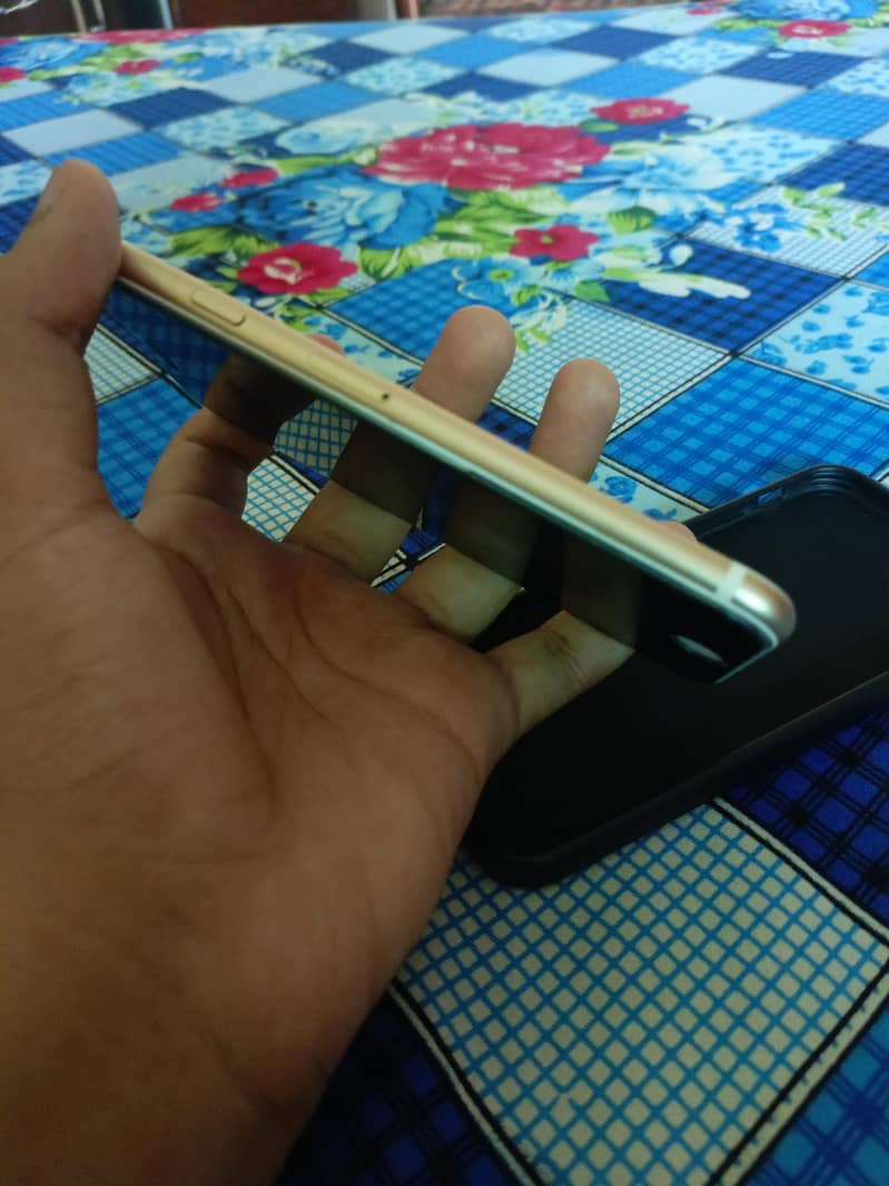 Apple iPhone 7 4