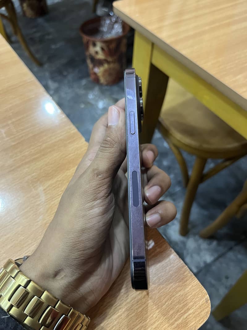 iPhone 14 Pro Max 2