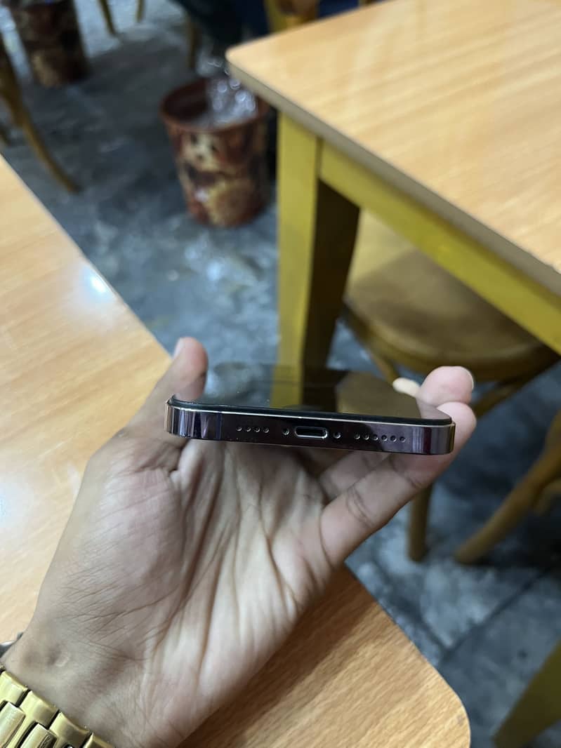 iPhone 14 Pro Max 4