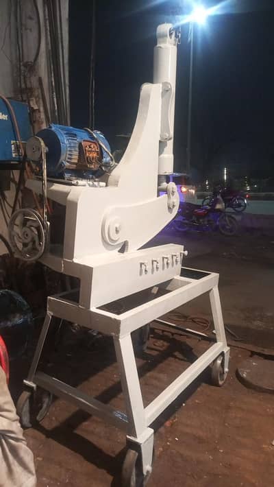 Iron cutting machine