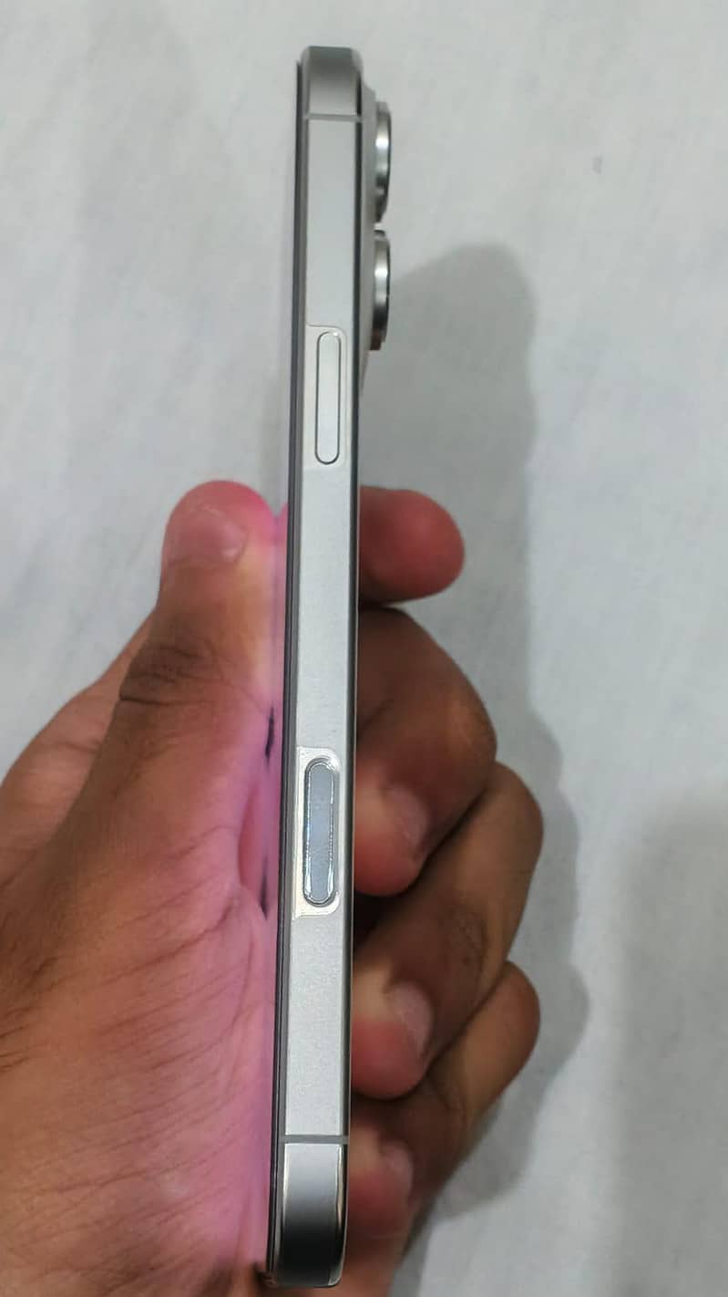 Apple iPhone 16 Pro Max 3