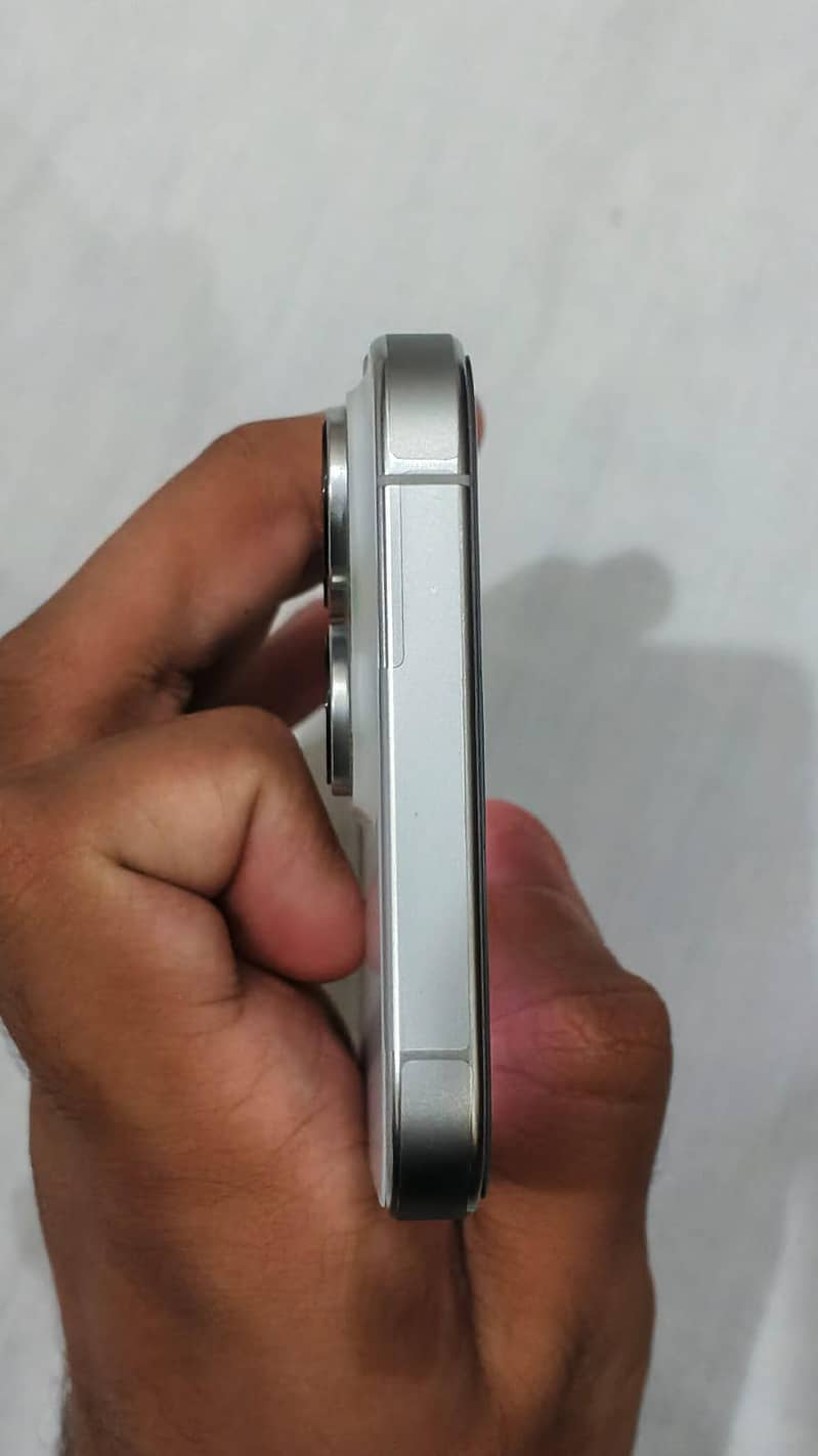 Apple iPhone 16 Pro Max 5