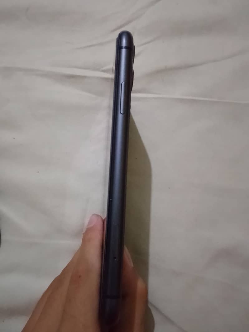 Apple iPhone 11 3