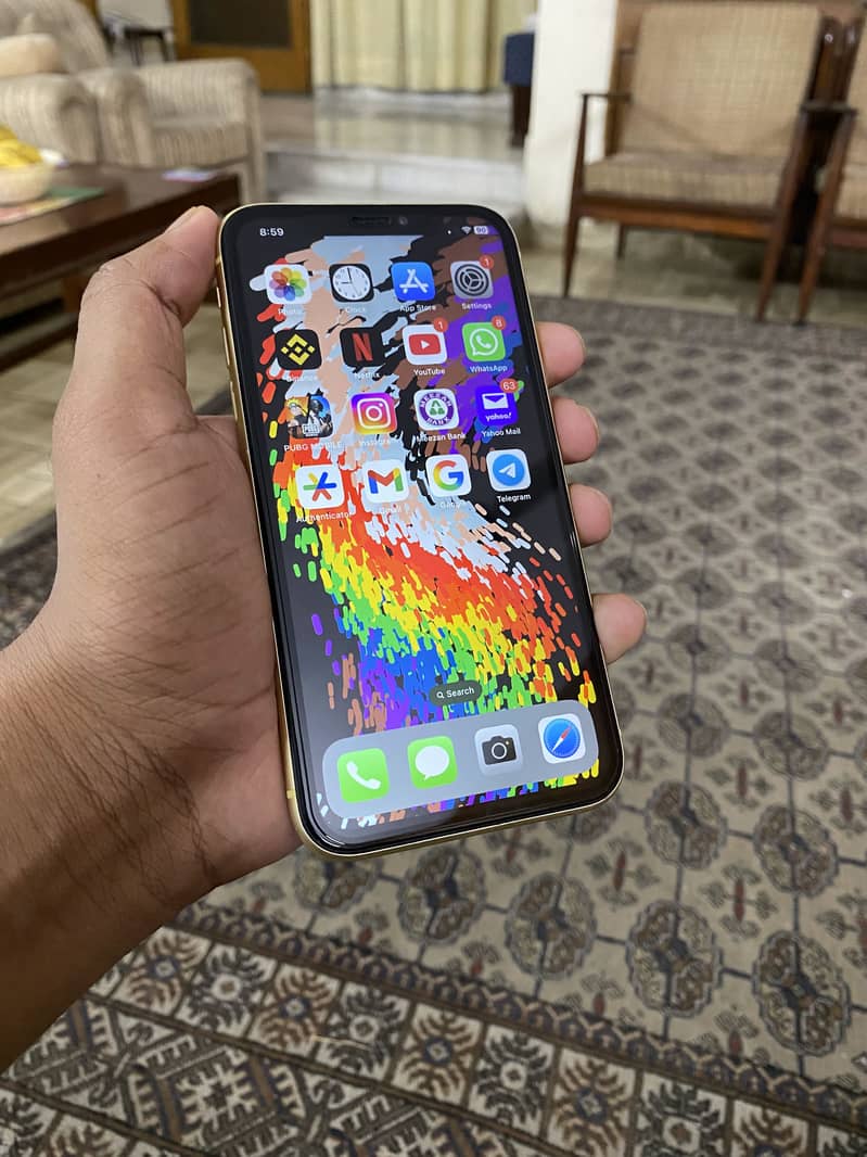 iPhone XR 1