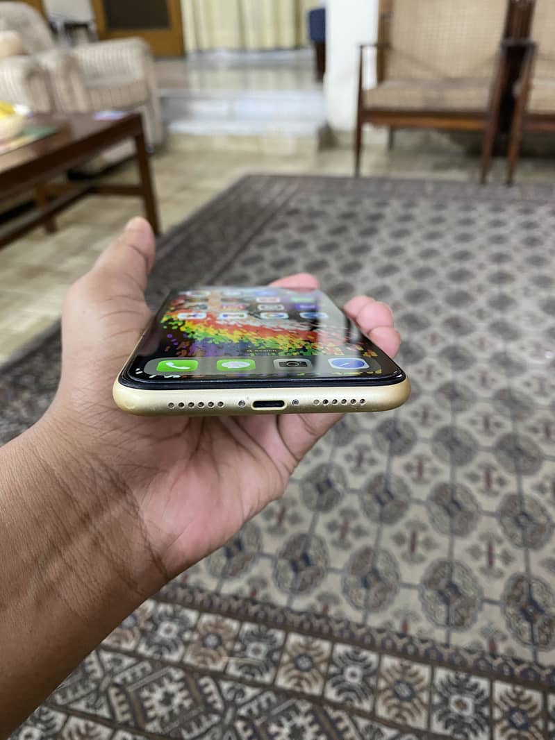 iPhone XR 5