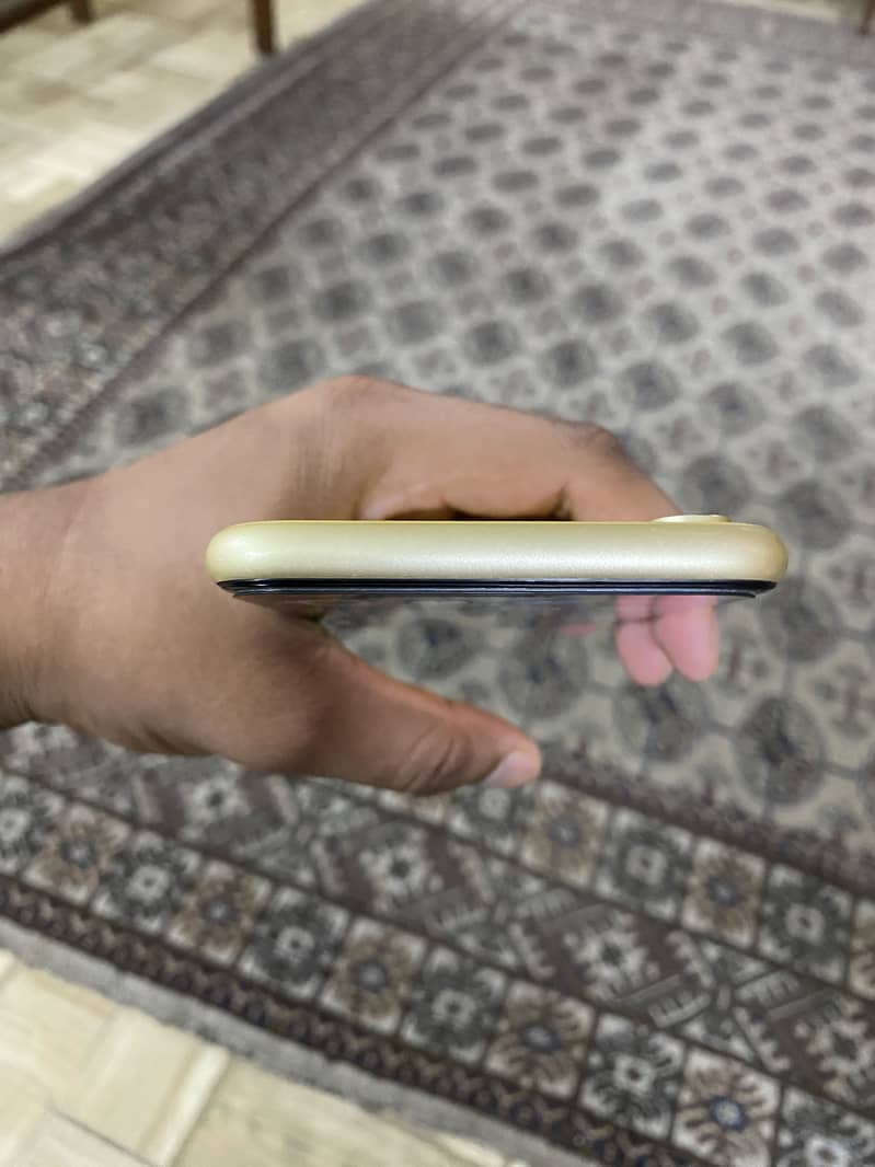 iPhone XR 6