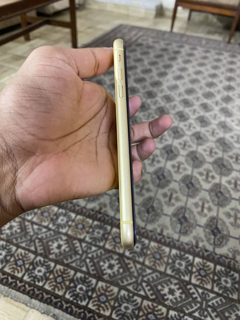 iPhone XR 7