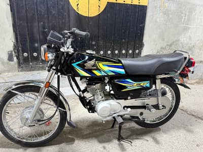 125  BLACK COLOUR 2026 model