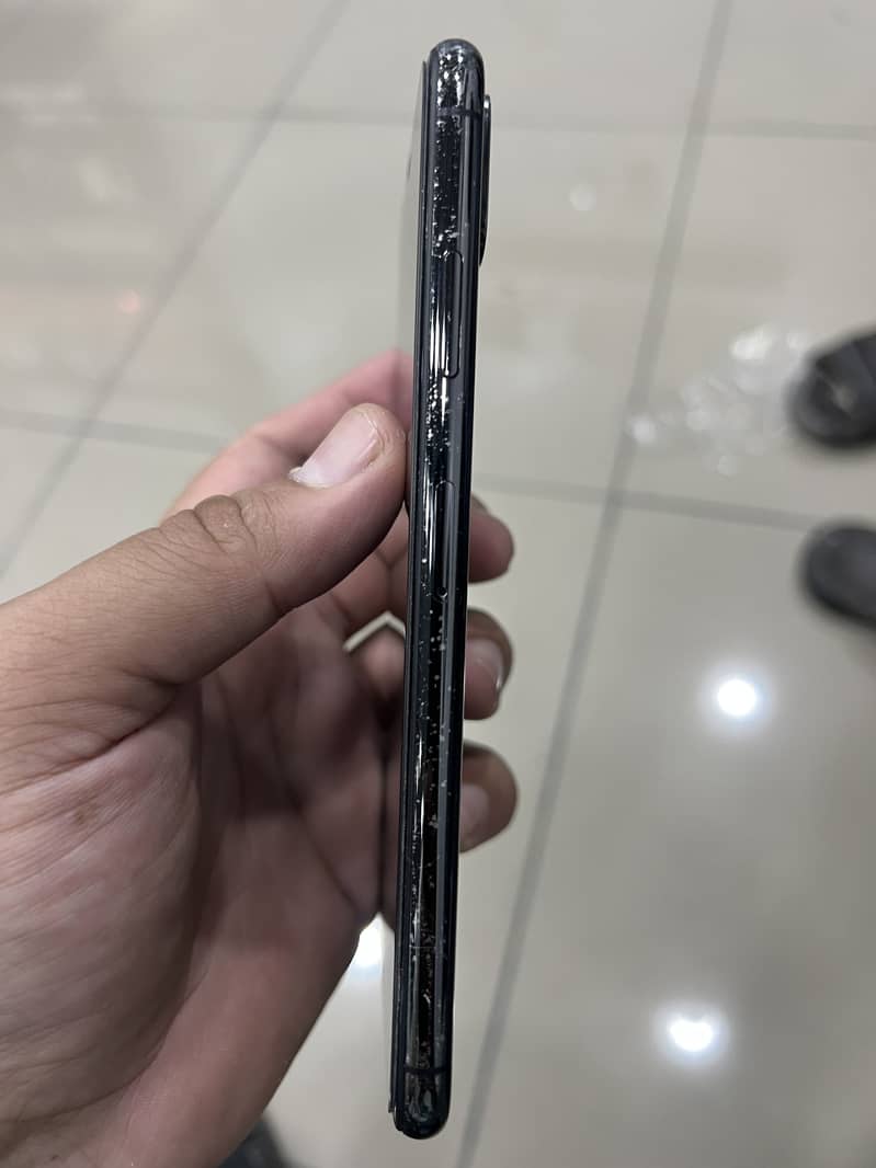 IPHONE XS MAX 4