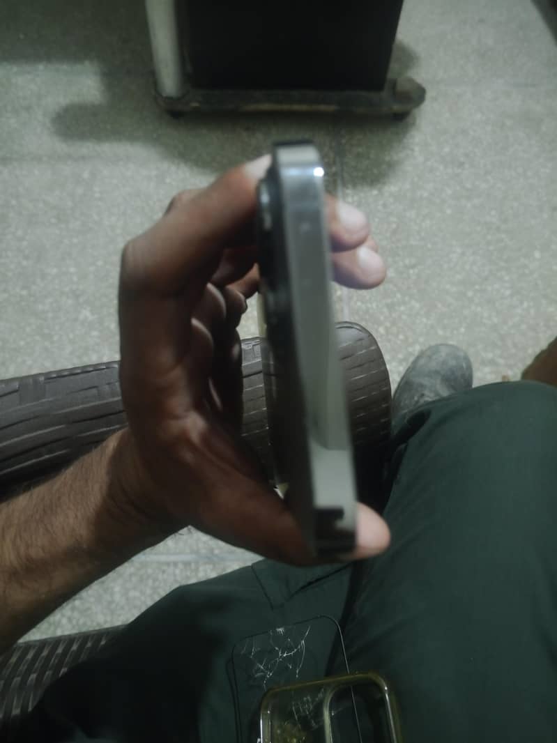 Apple iPhone 13 Pro Max 3