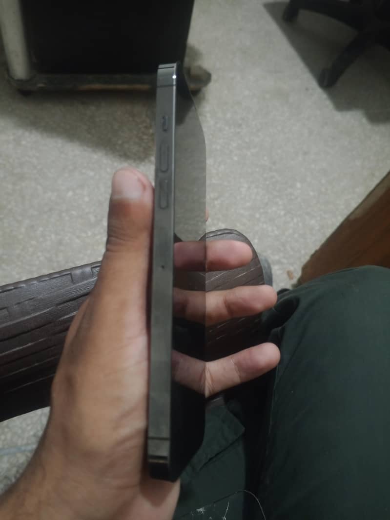 Apple iPhone 13 Pro Max 4