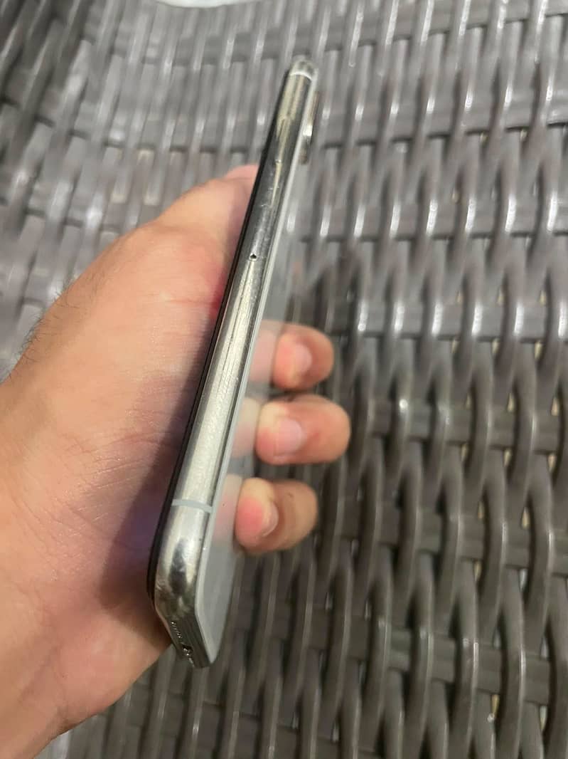 Apple iPhone X 3