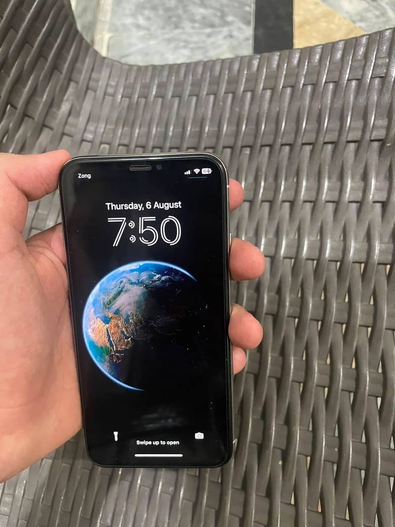 Apple iPhone X 4