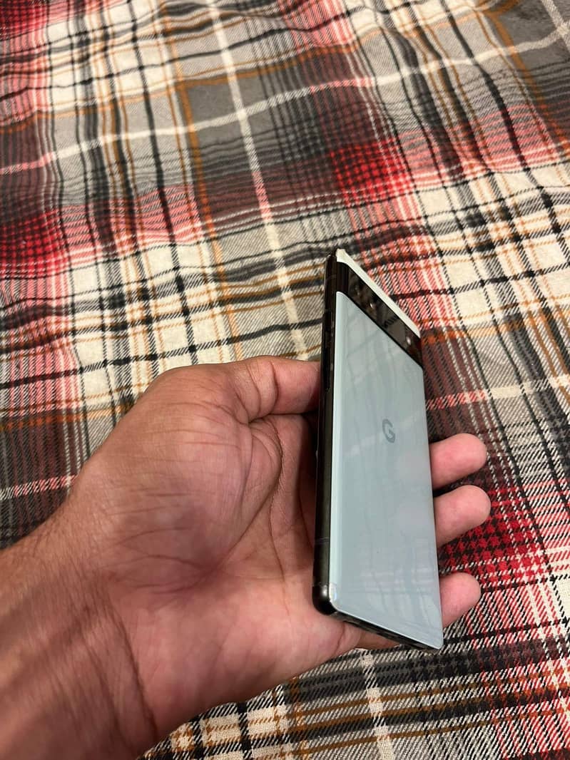 Google Pixel 6a 11
