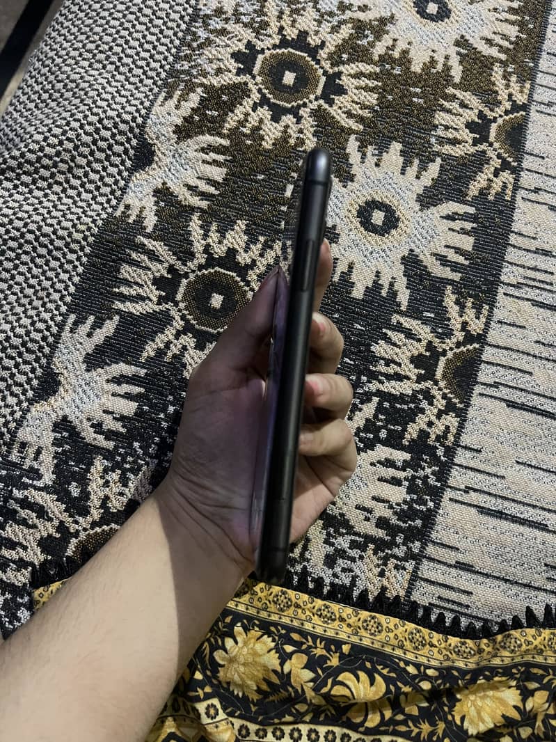 Apple iPhone 11 3