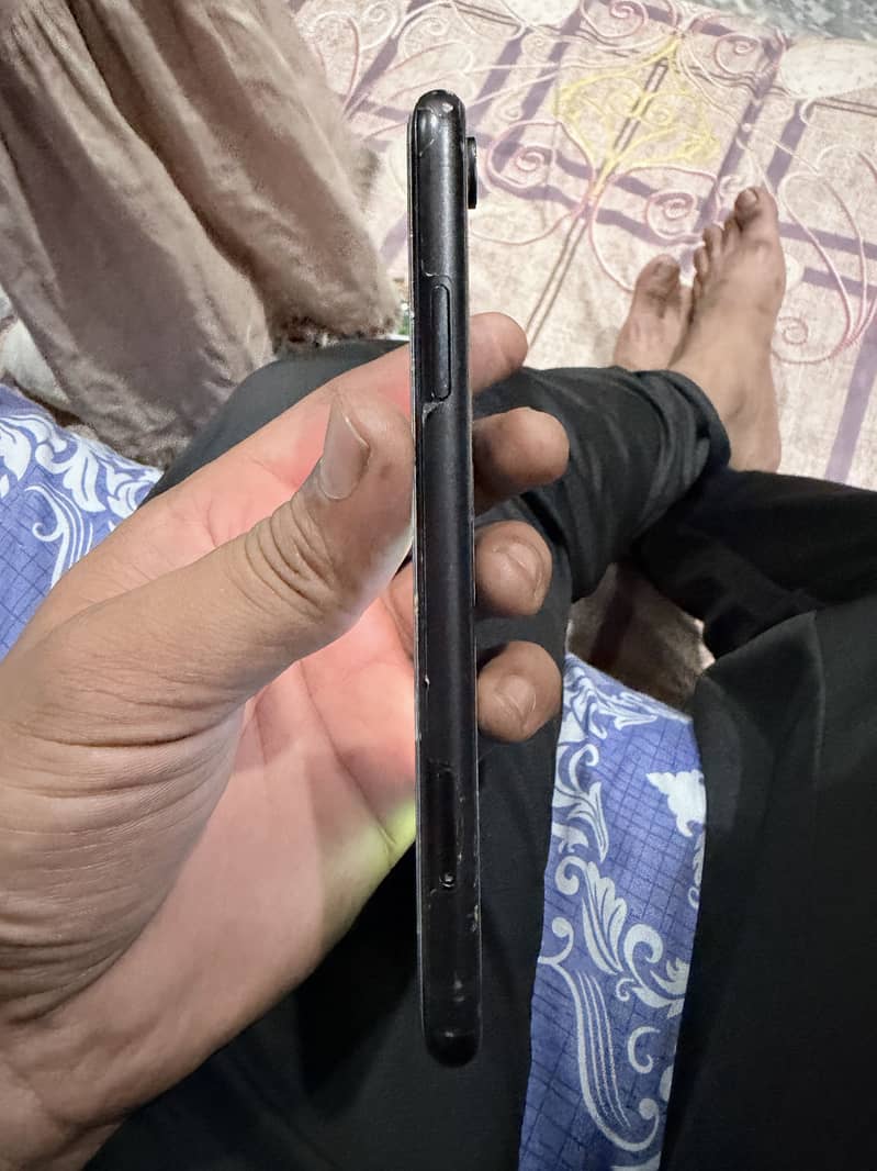 Apple iPhone XR 6