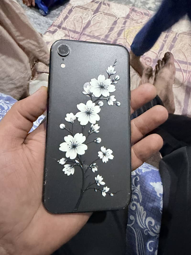 Apple iPhone XR 7