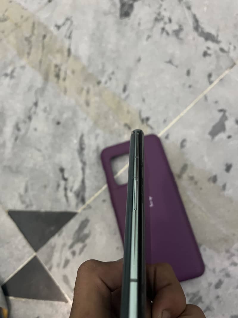 One Plus 10 Pro 4