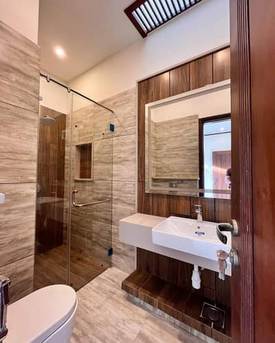 UNFURNISHED Perfect 100 Square Yards House In DHA Phase 7 Extension For Rent