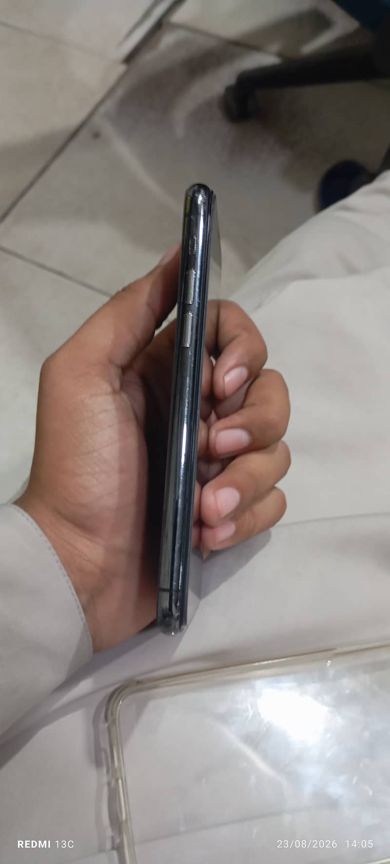 Apple iPhone 11 Pro 2