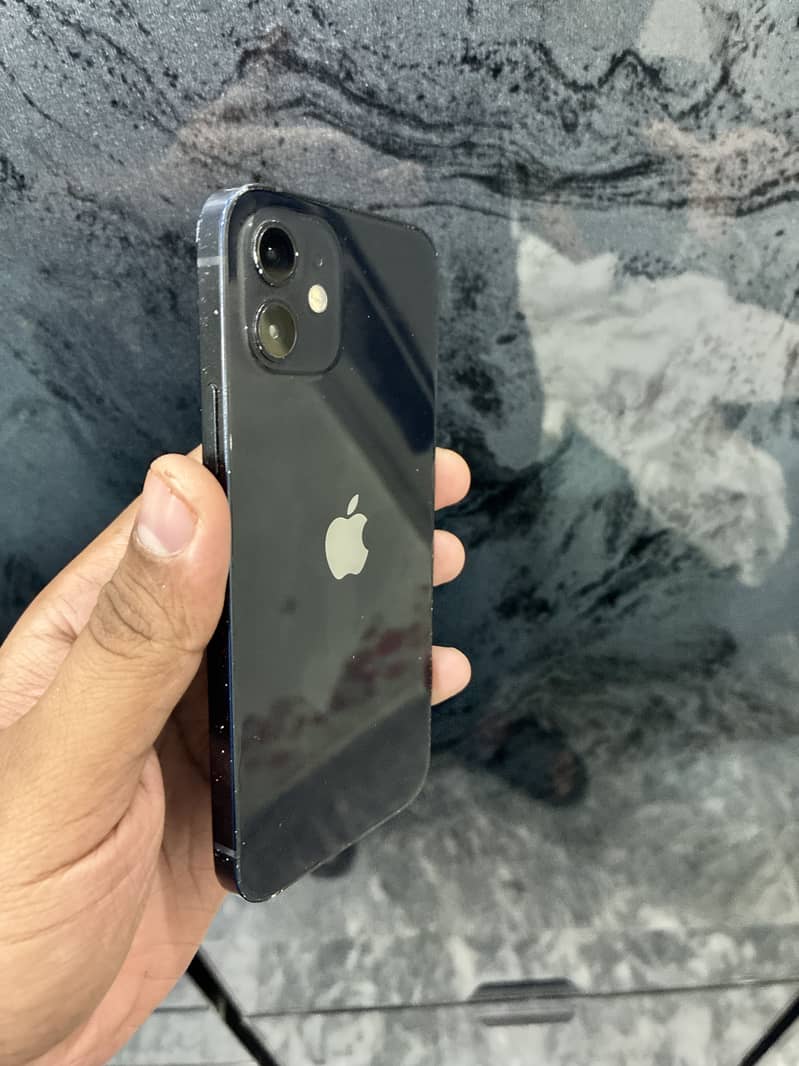 Apple iPhone 12 3
