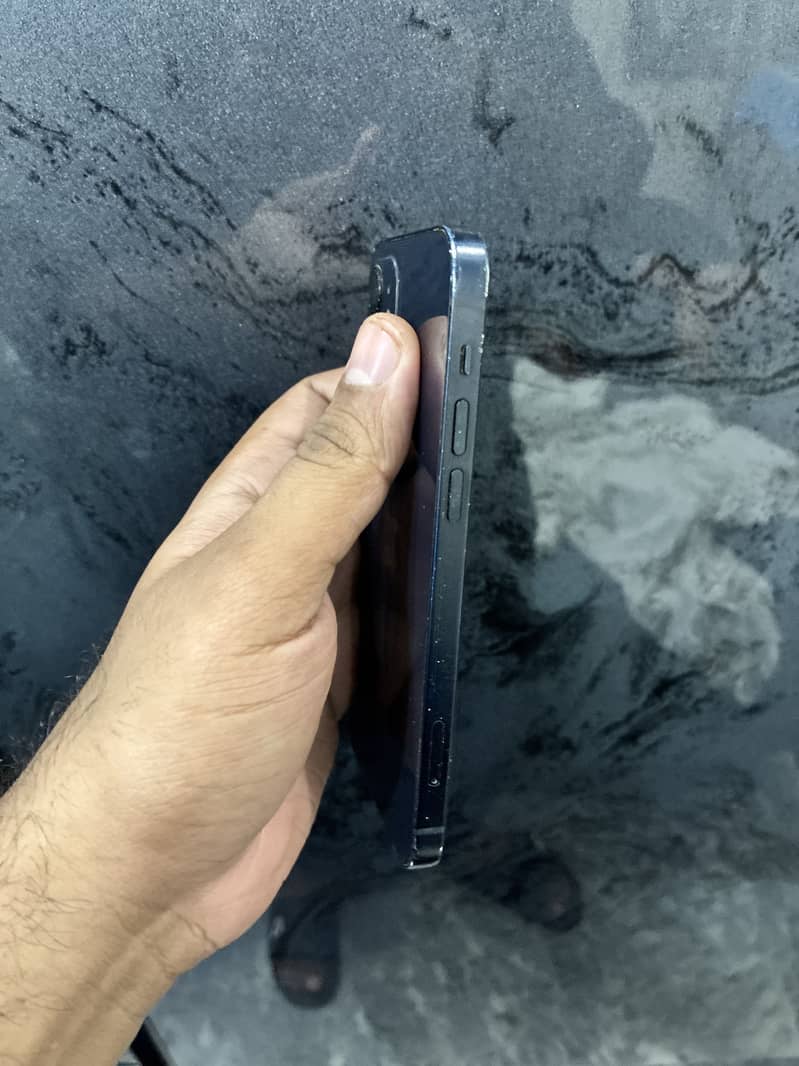 Apple iPhone 12 6