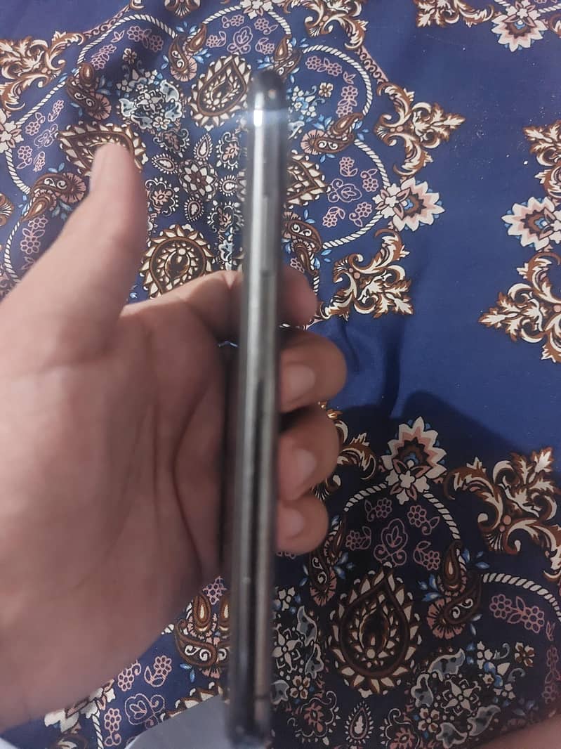 Apple iPhone X 3