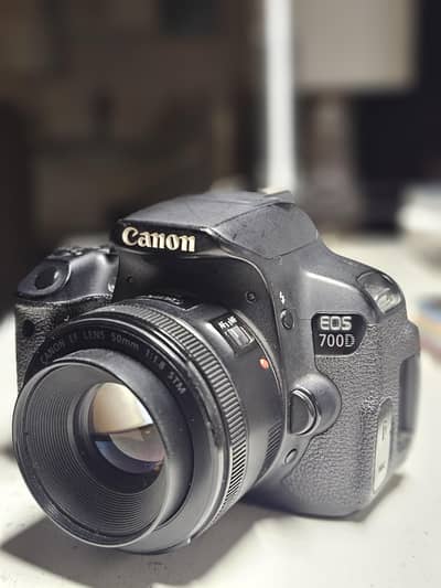 Canon EOS 700D DSLR- very good condition with 18-55 mm kit lens