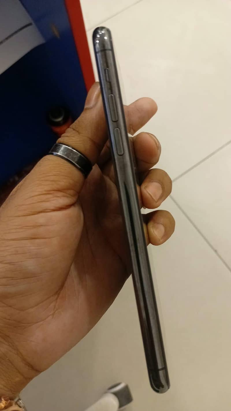 Apple iPhone 11 Pro Max 1