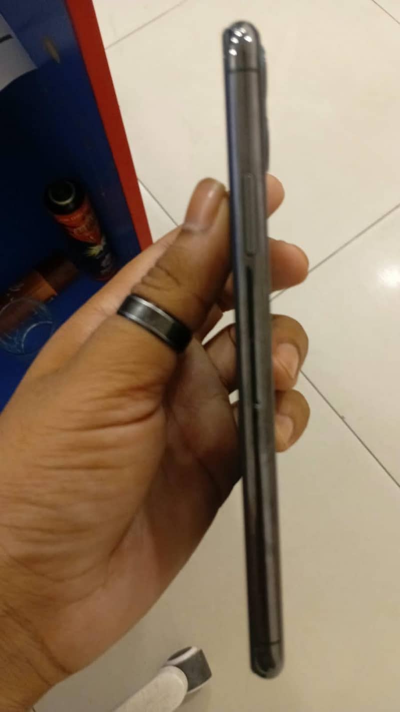 Apple iPhone 11 Pro Max 2