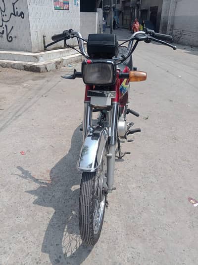 Honda 70cc Bike For sale very good Price only serious person contact m