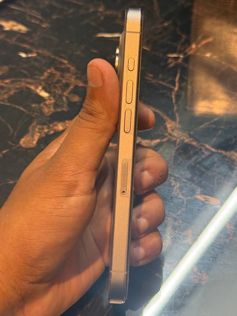 Apple iPhone 15 Pro 3