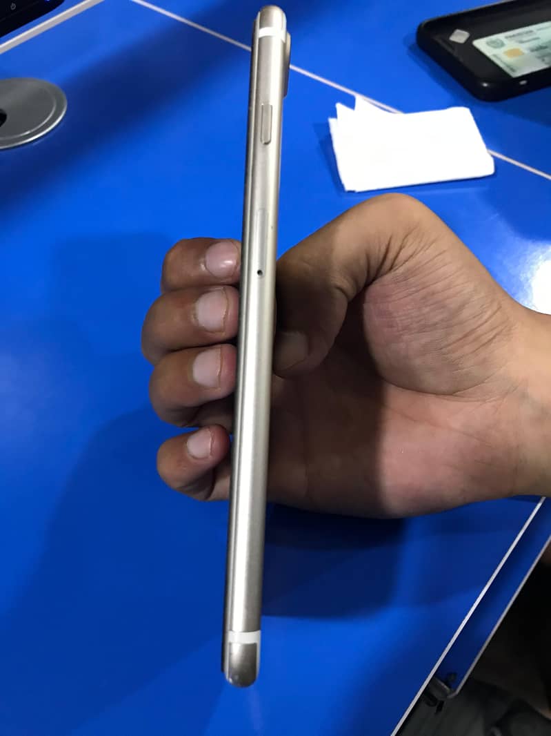 Apple iPhone 7 1