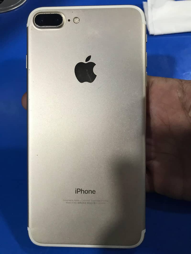 Apple iPhone 7 3