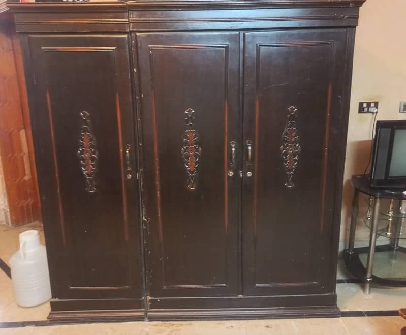 wardrobe 0