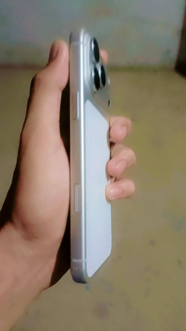 Apple iPhone 17 Pro Max 1