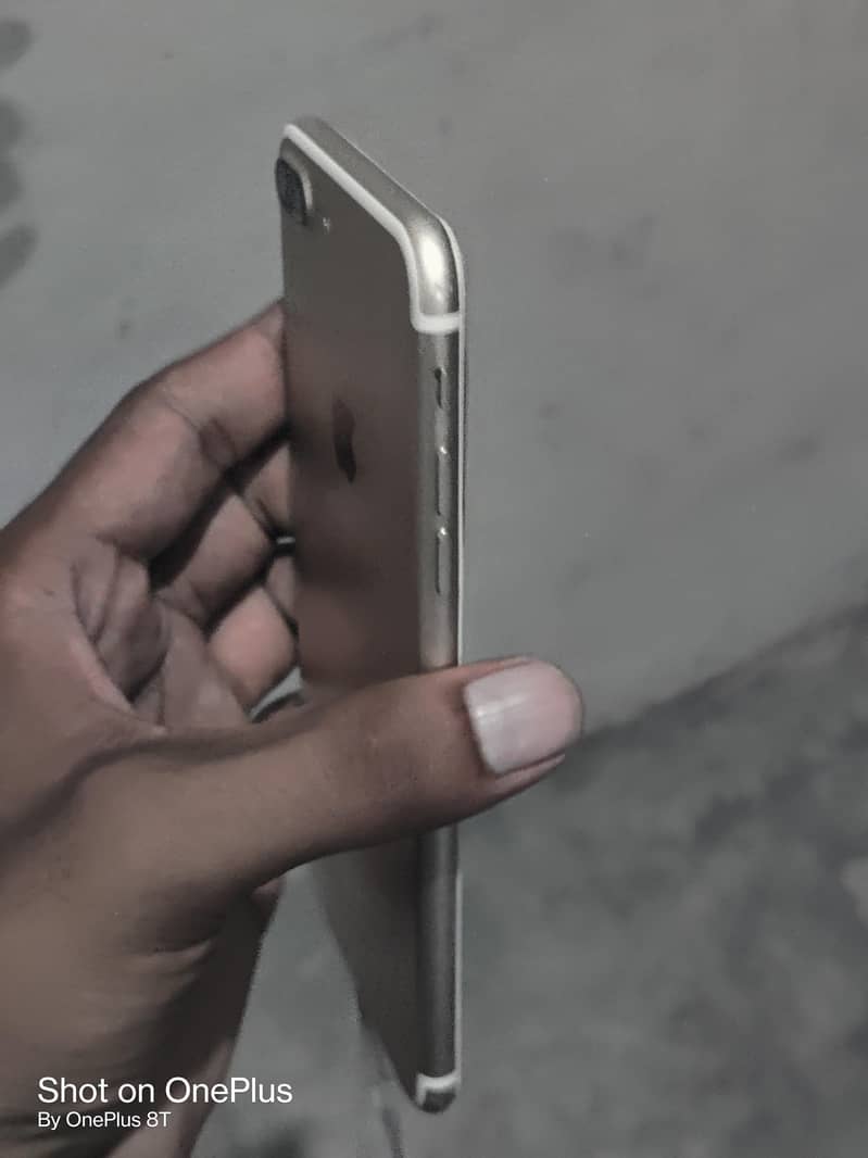 Apple iPhone 7 Plus 4