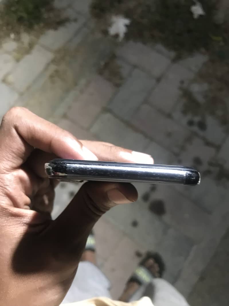 Apple iPhone X 4